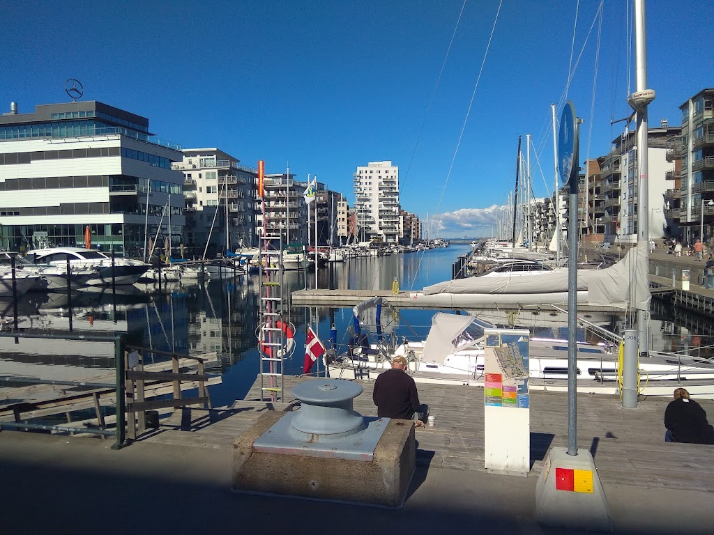 vastra-hamnen-sportbar-2.jpeg