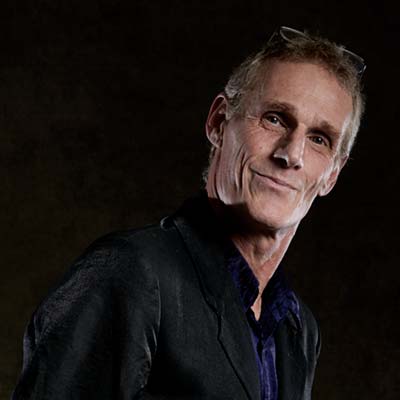 Grafisk designer John Bau
