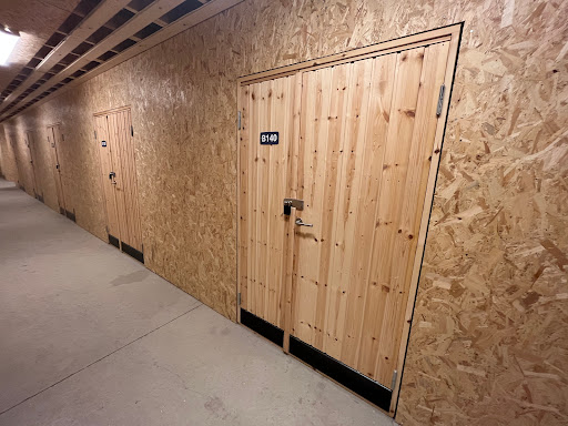 LEASE A BOX - Self Storage