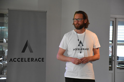 Accelerace