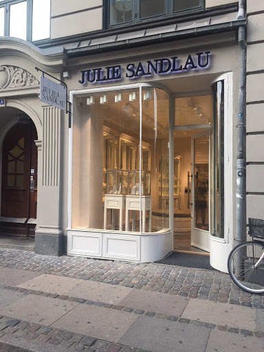 Julie Sandlau