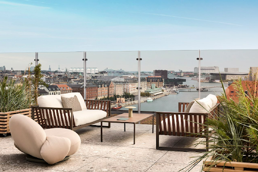 ROOF - Bar &amp; Lounge