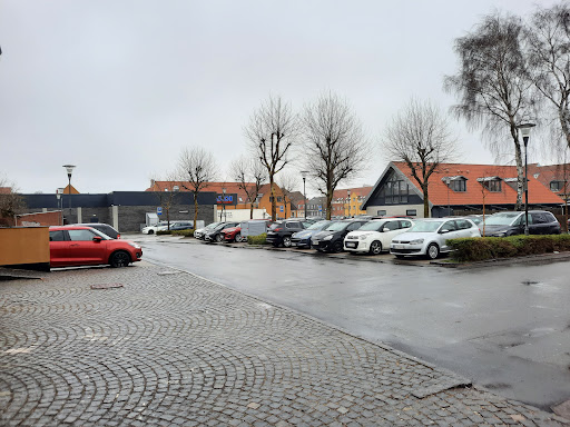 P-plads Officials