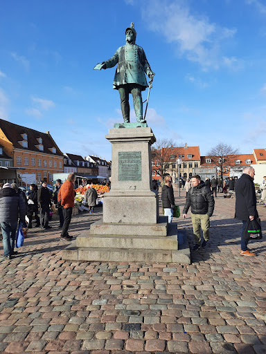 Statue af Frederik den VII